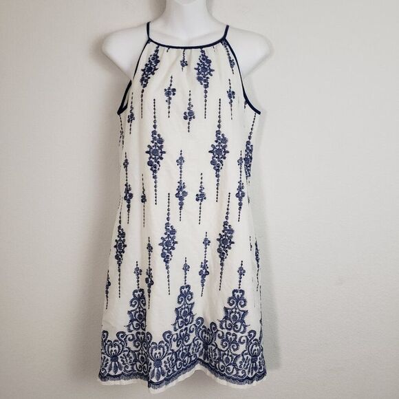 Taylor Shift Dress 4 White Blue Floral Embroidered Boho Beachy Lightwieght Woven - Picture 1 of 10